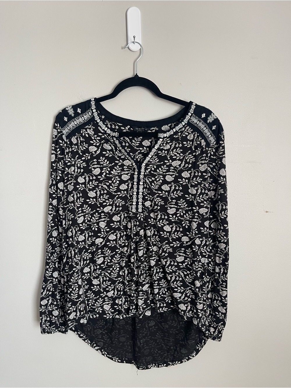 LUCKY BRAND Black and White Embroidered Floral Tunic Top Sz L